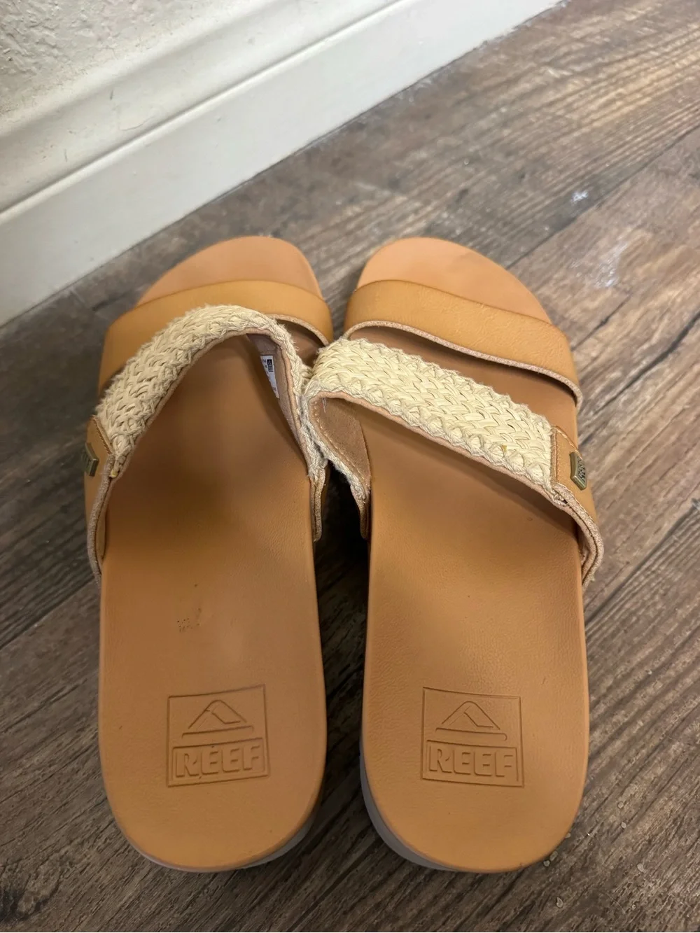 Reef Cushion Vista Higher Platform Sandal in Natural Raffia. Sz 8. Worn once. - Picture 6 of 12